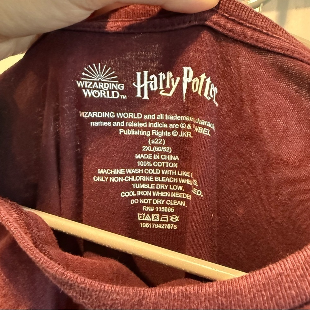 Warner Bros. Hogwarts Quidditch 2XL Maroon Tee - Picture 5 of 7